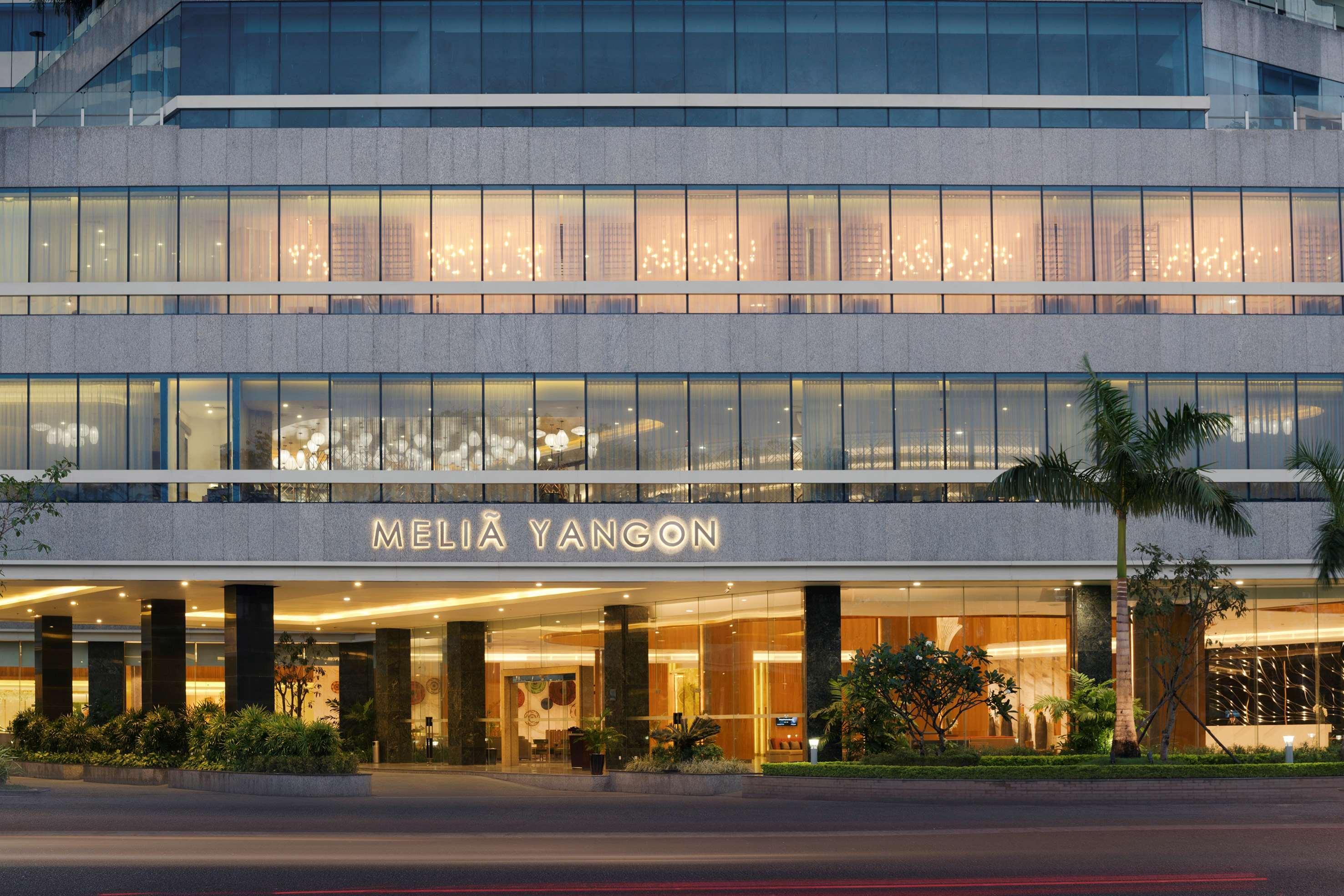Melia Yangon Hotel Exterior foto